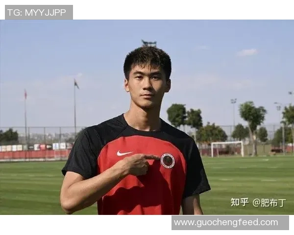 中国男足球星代表人物及其职业生涯成就全面分析